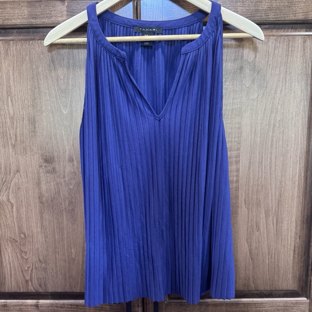 Tahari Pleated Sleeveless Blouse XL‎ Blue Split Neck Tank Top